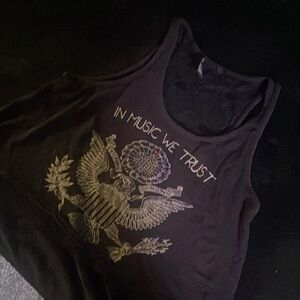 Women’s crop top tank
“In music we trust”